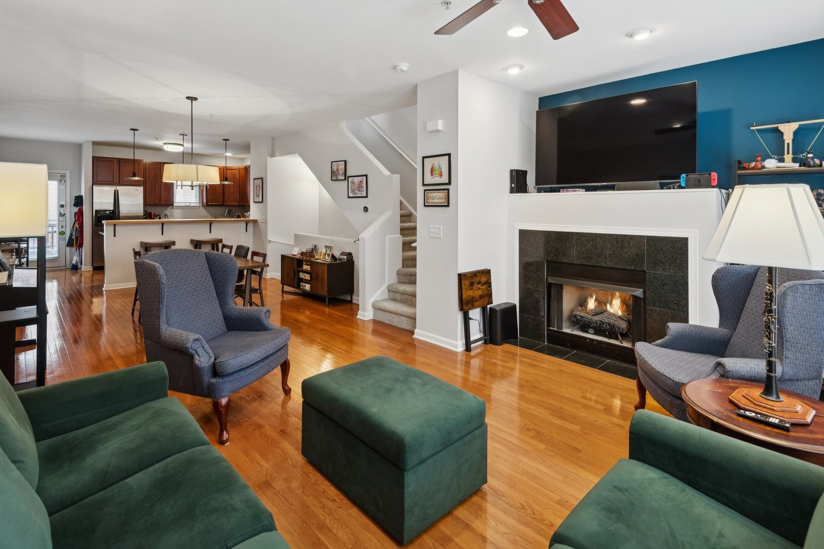 521 Chicago Avenue Unit: H