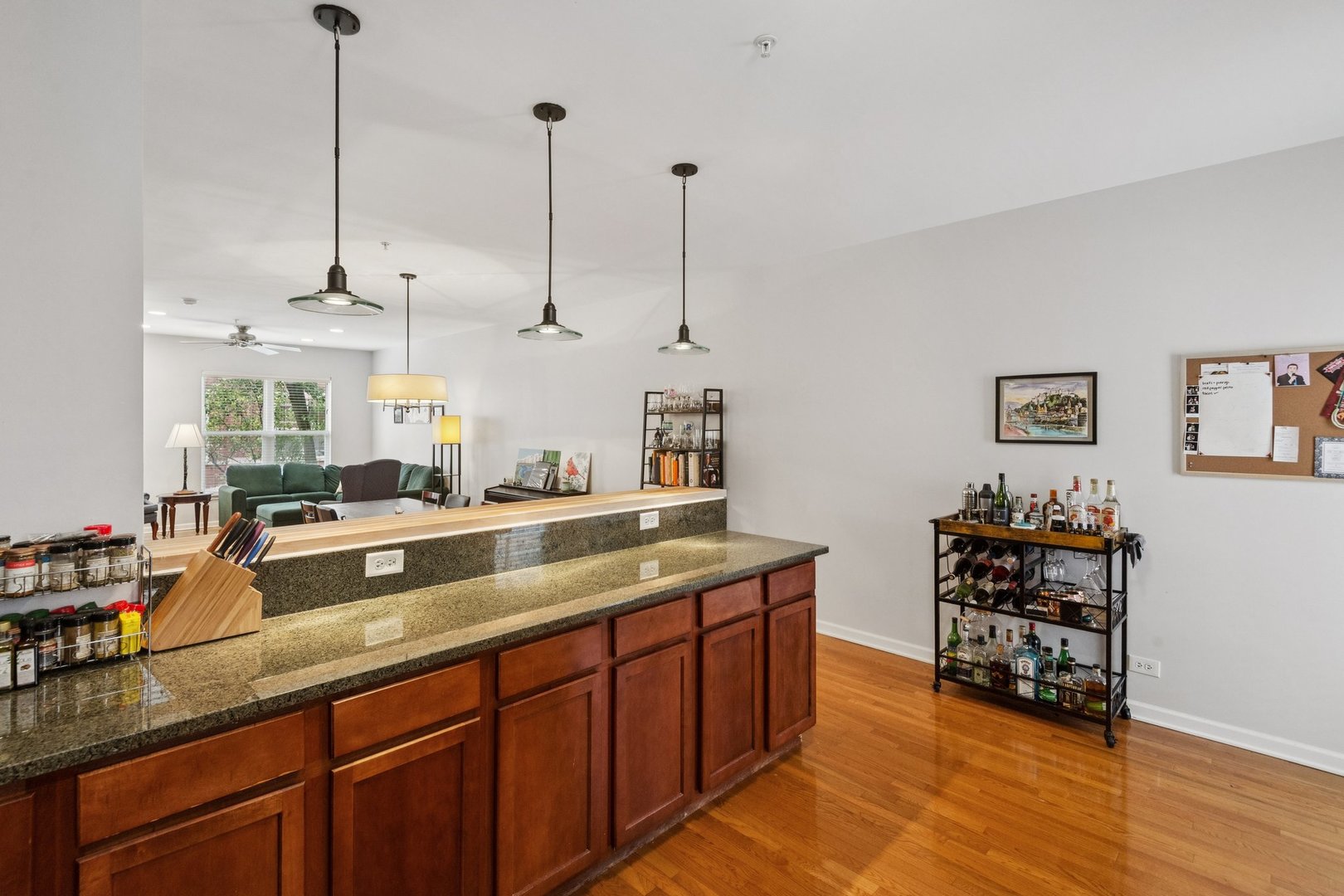 521 Chicago Avenue Unit: H