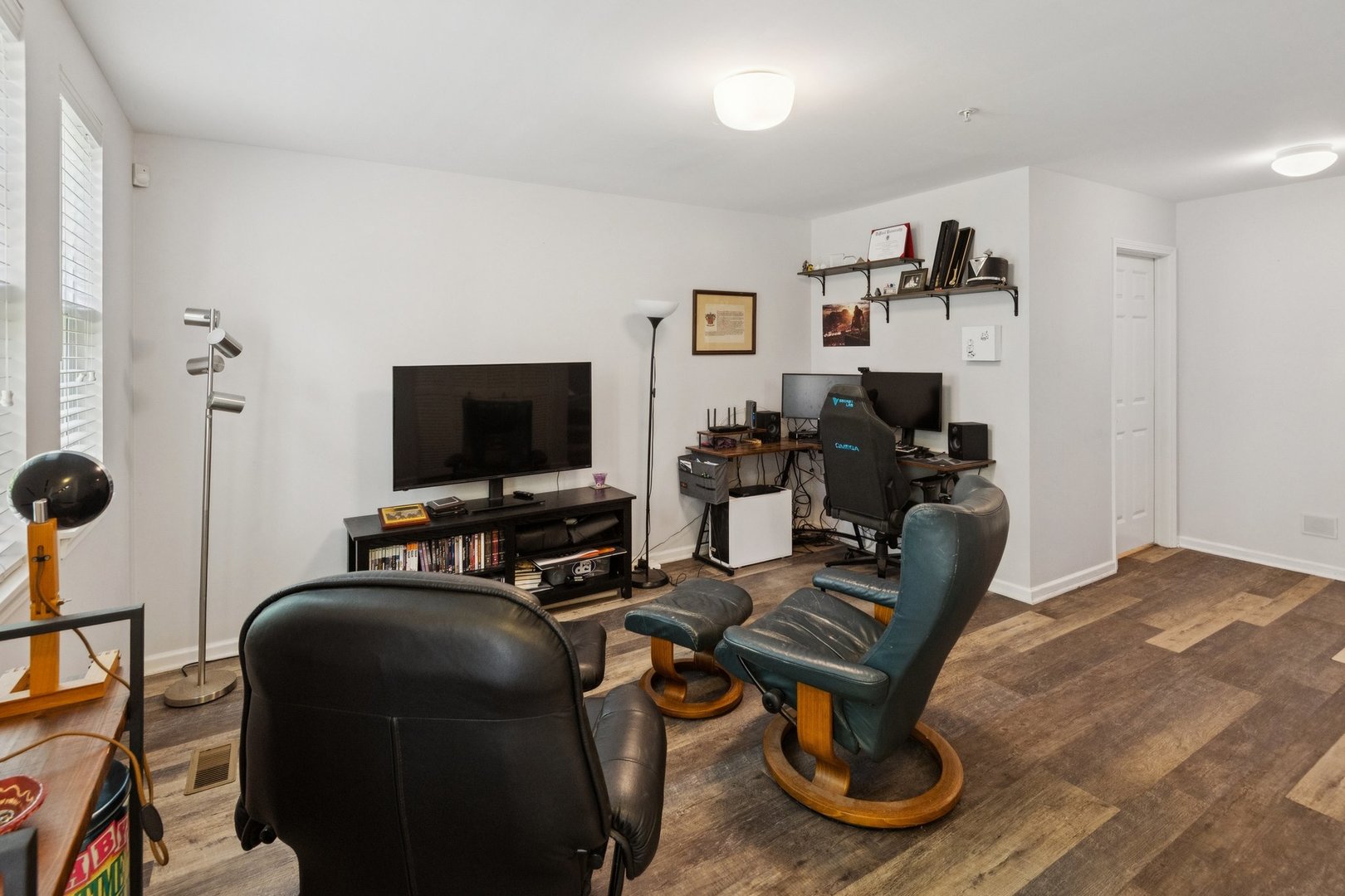 521 Chicago Avenue Unit: H