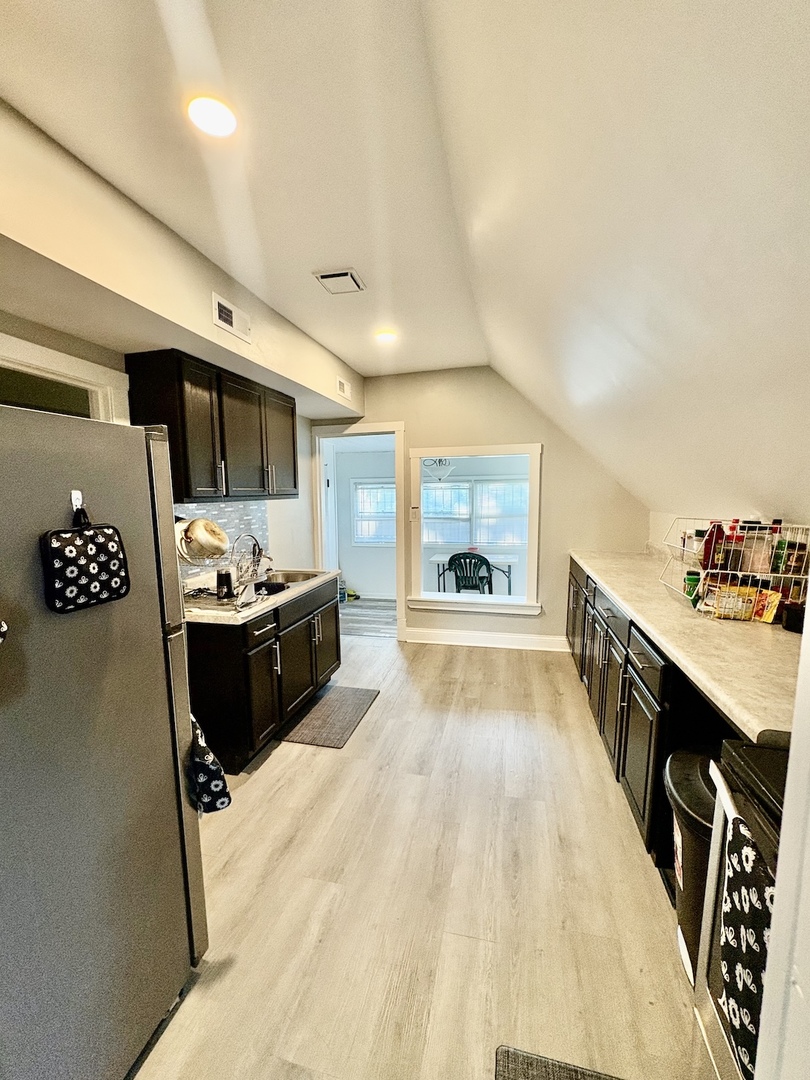 11733 S Stewart Avenue Unit: 2