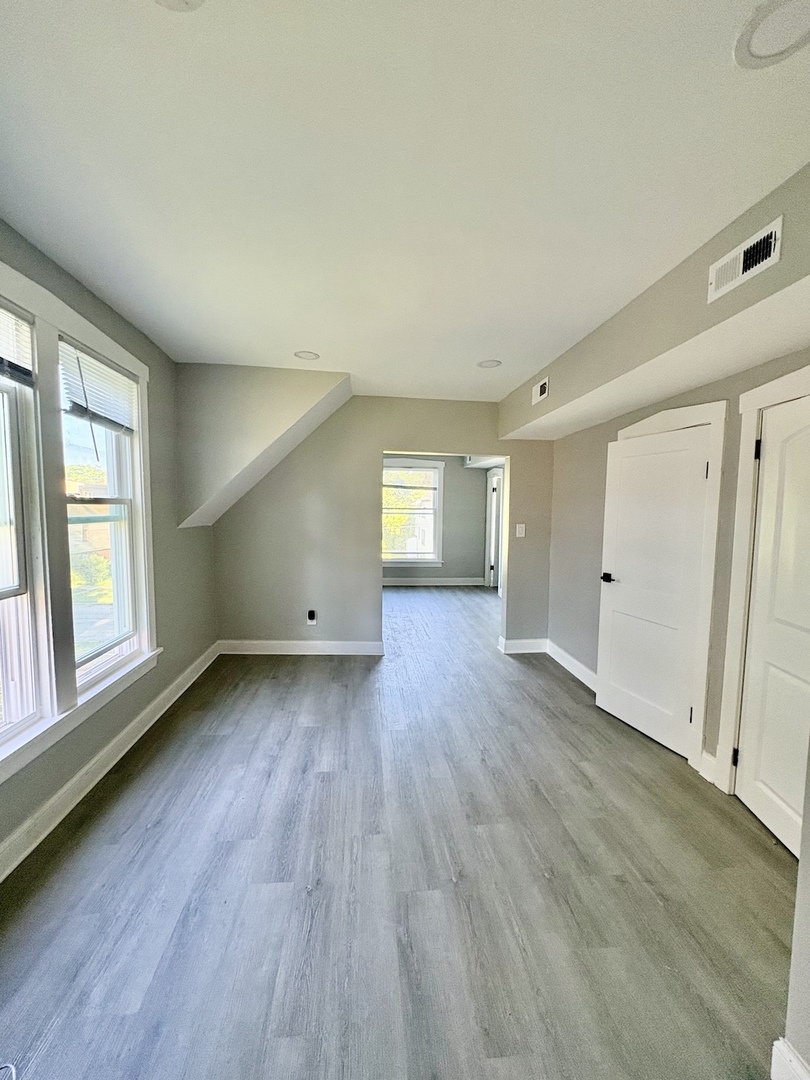 11733 S Stewart Avenue Unit: 2