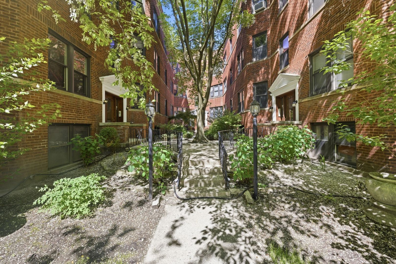 528 SHERIDAN Road Unit: 2A