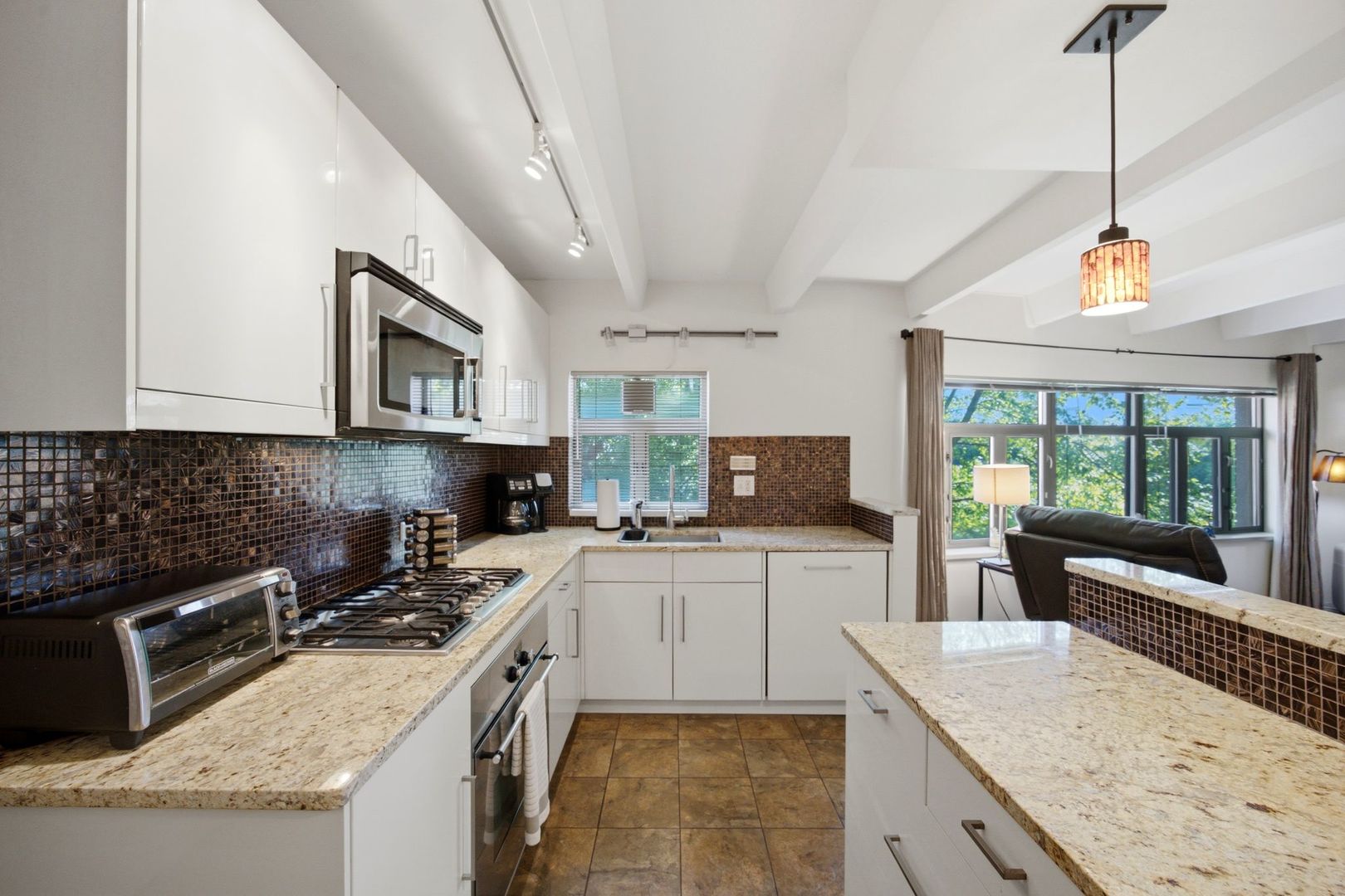 1864 SHERMAN Avenue Unit: 5SW