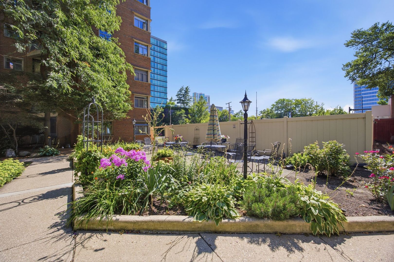 1864 SHERMAN Avenue Unit: 5SW