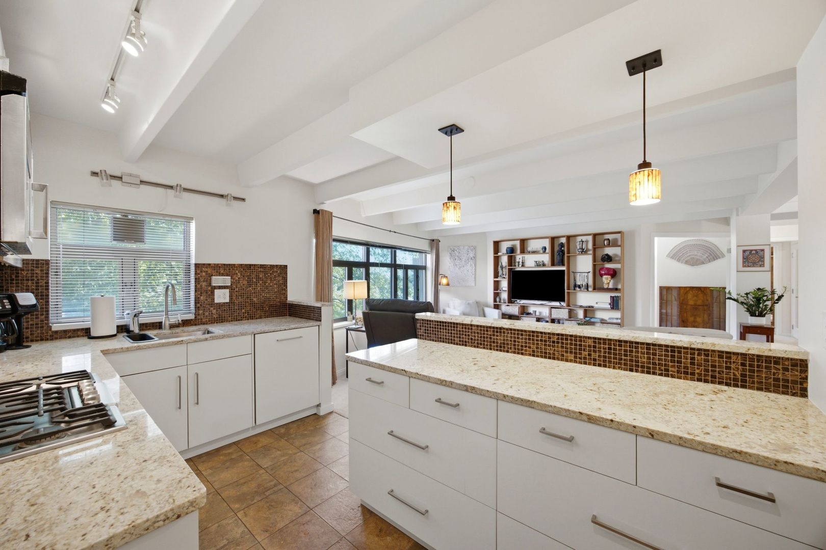 1864 SHERMAN Avenue Unit: 5SW