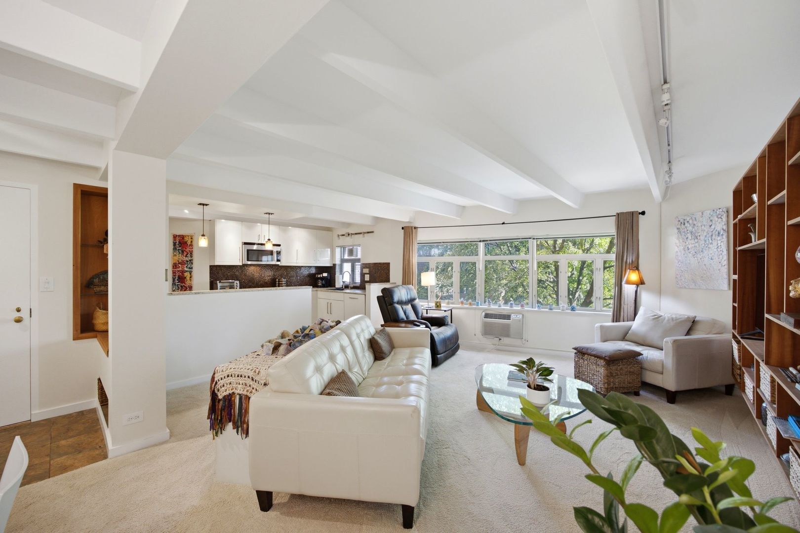 1864 SHERMAN Avenue Unit: 5SW