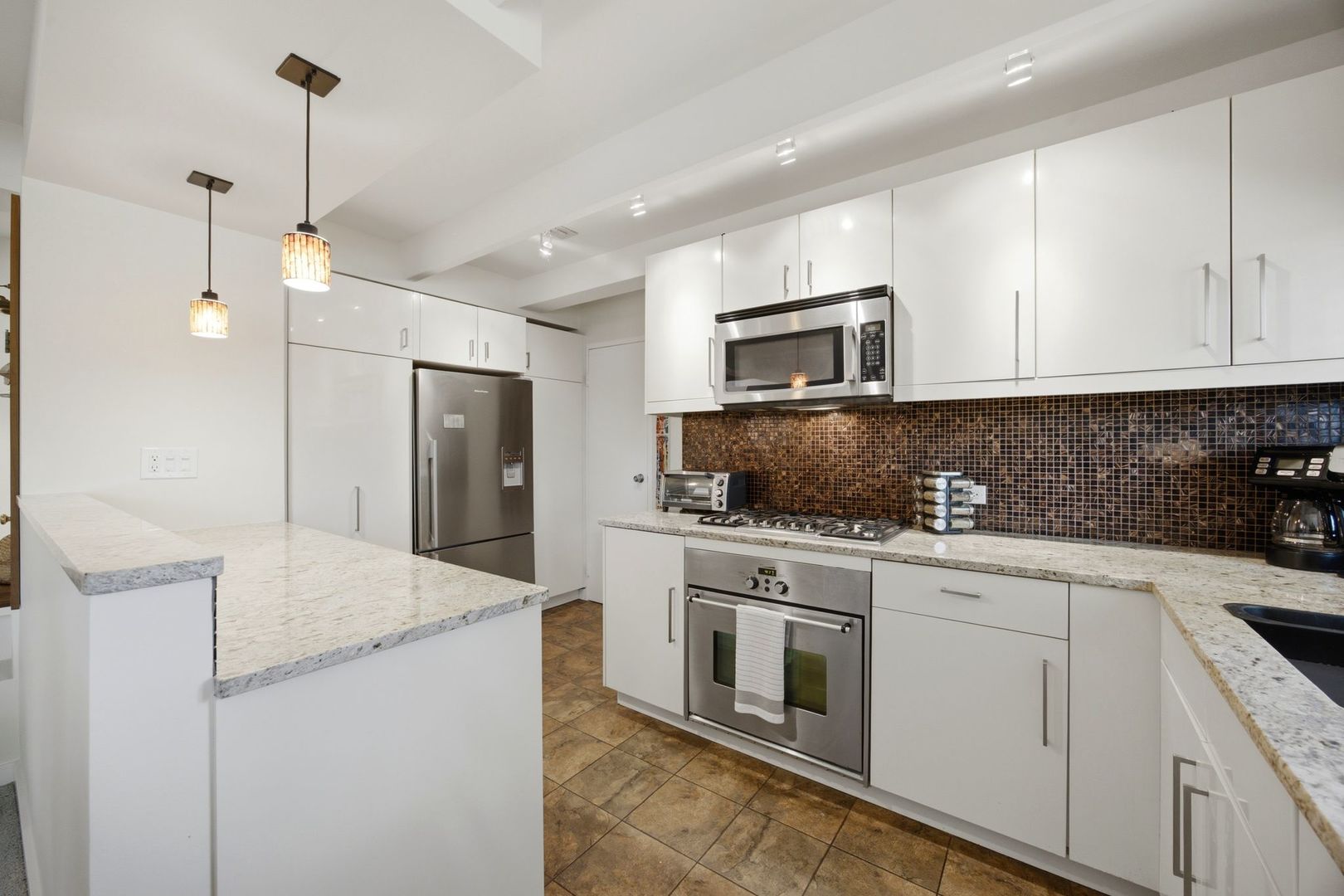 1864 SHERMAN Avenue Unit: 5SW