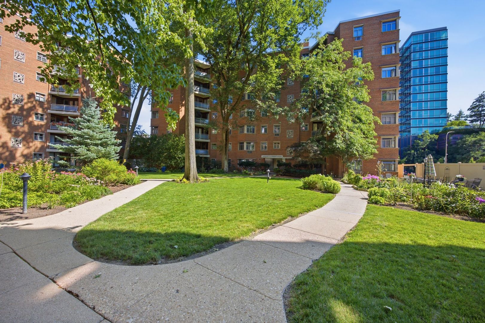 1864 SHERMAN Avenue Unit: 5SW