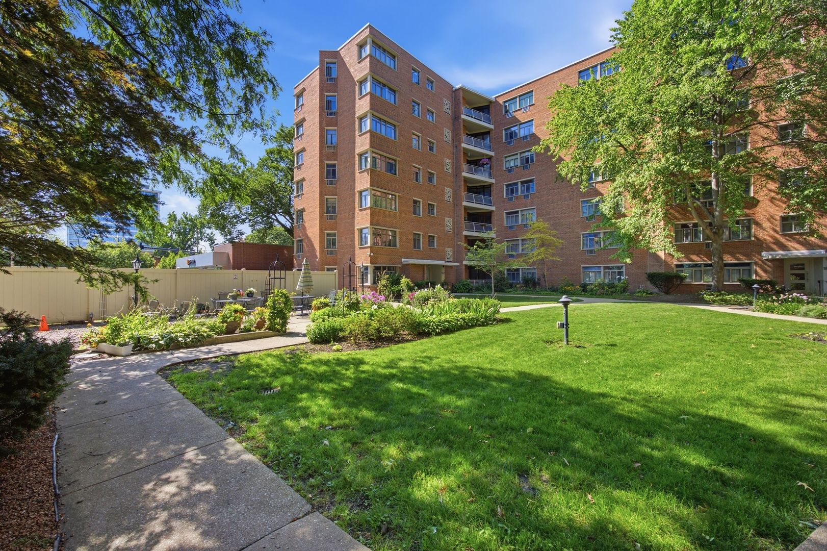 1864 SHERMAN Avenue Unit: 5SW