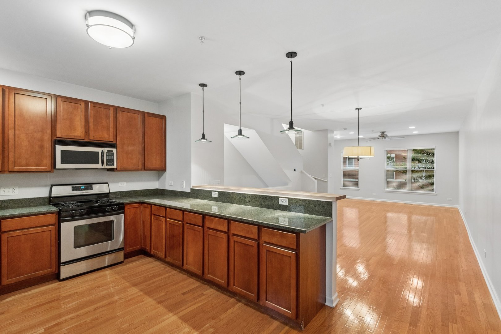 521 Chicago Avenue Unit: H