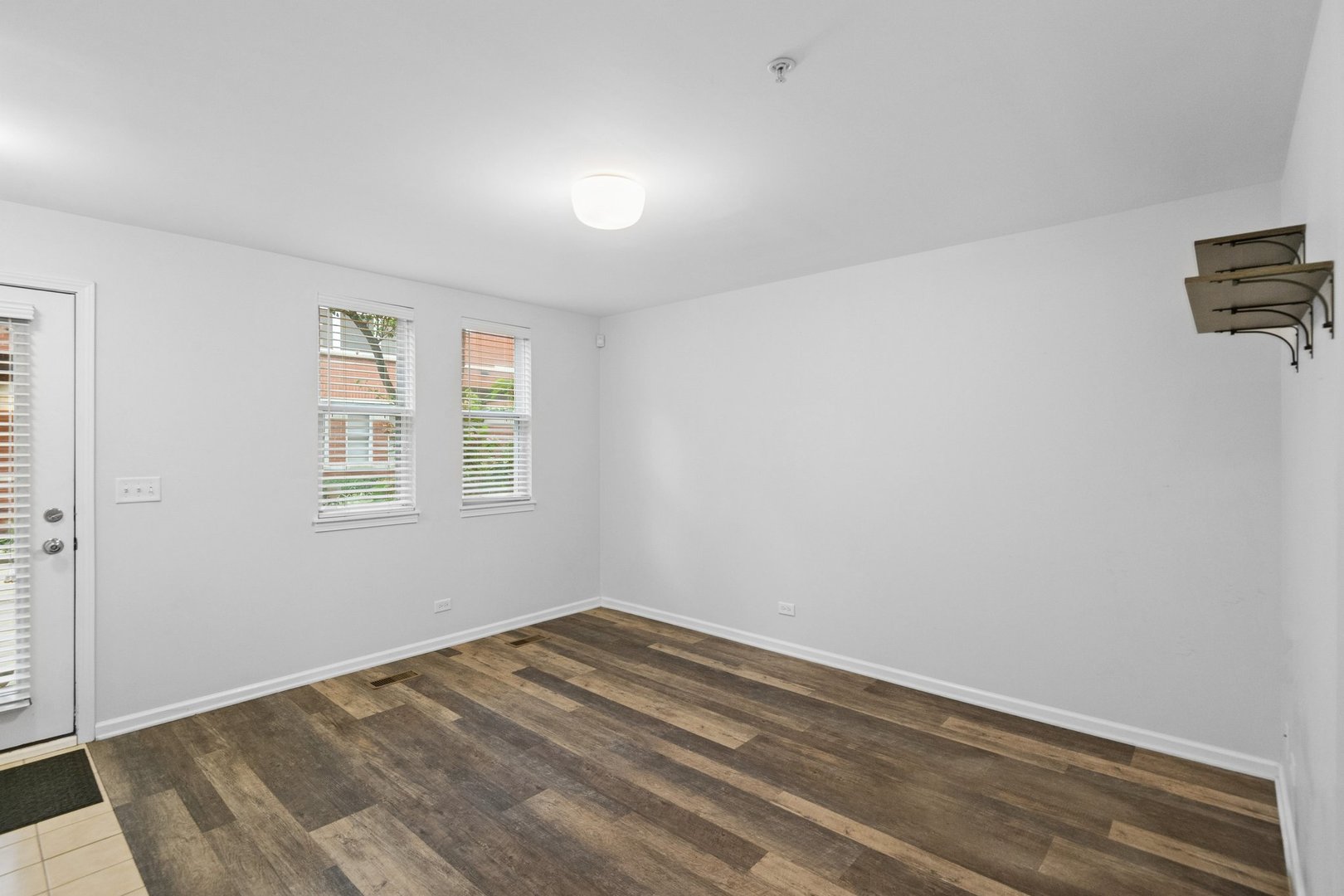 521 Chicago Avenue Unit: H