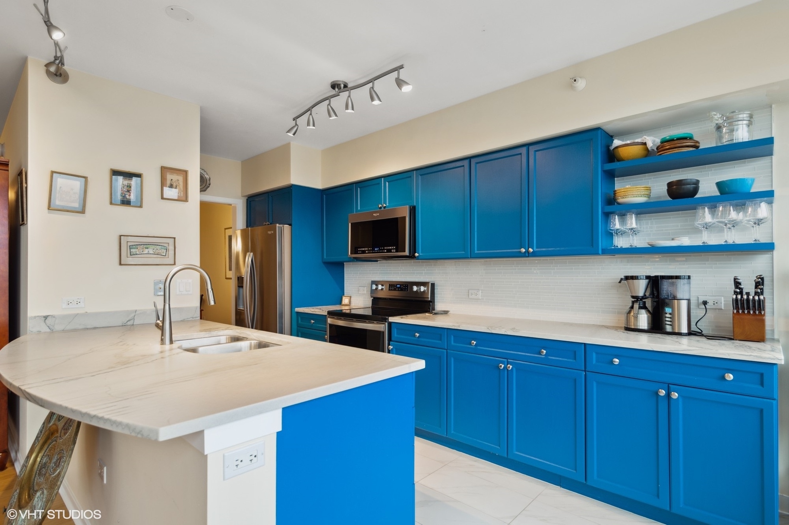 807 Davis Street Unit: 1806