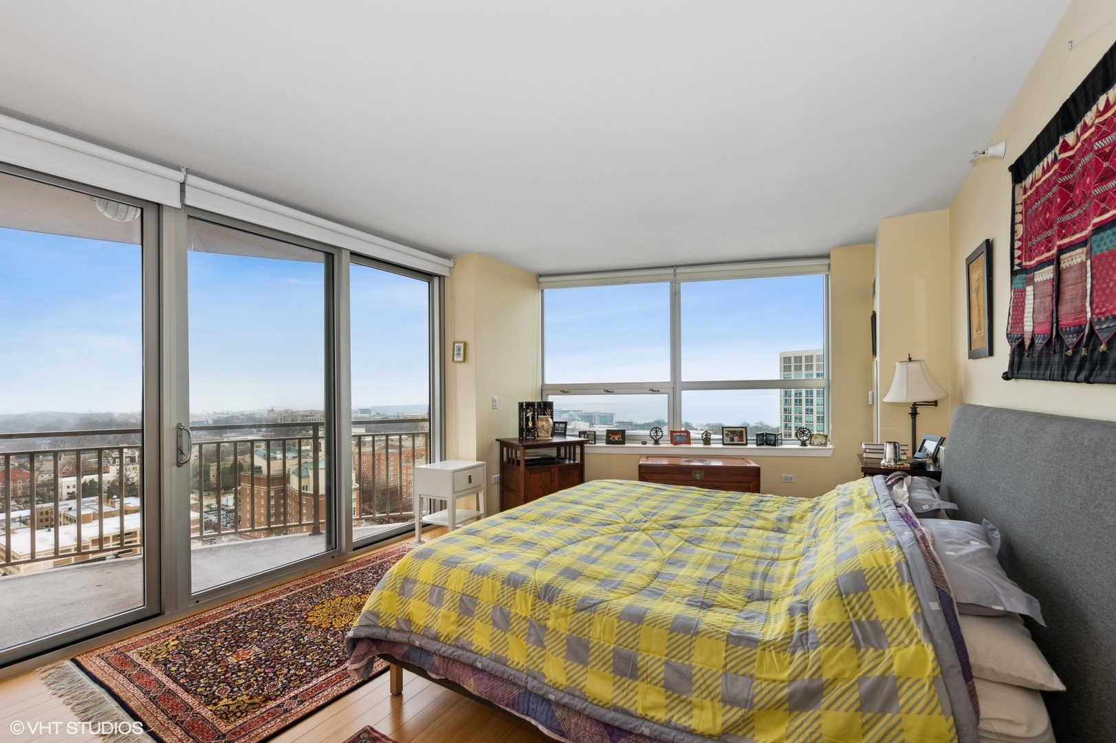 807 Davis Street Unit: 1806