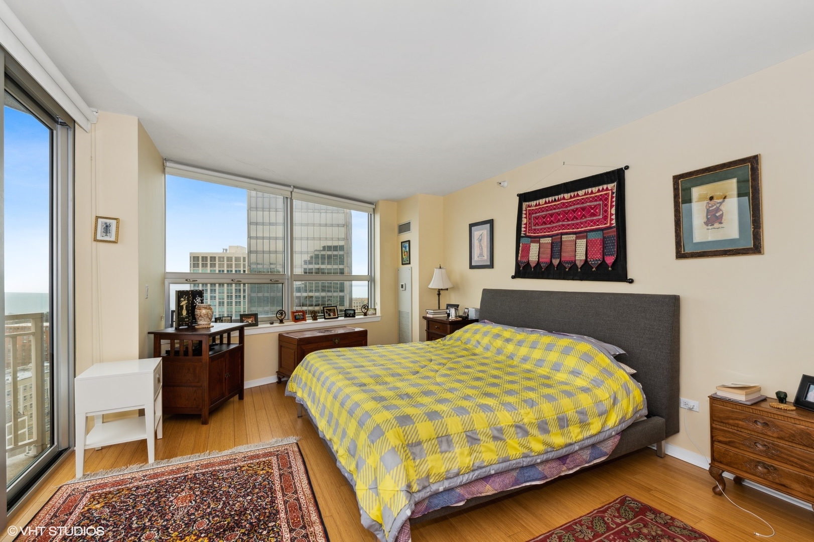 807 Davis Street Unit: 1806
