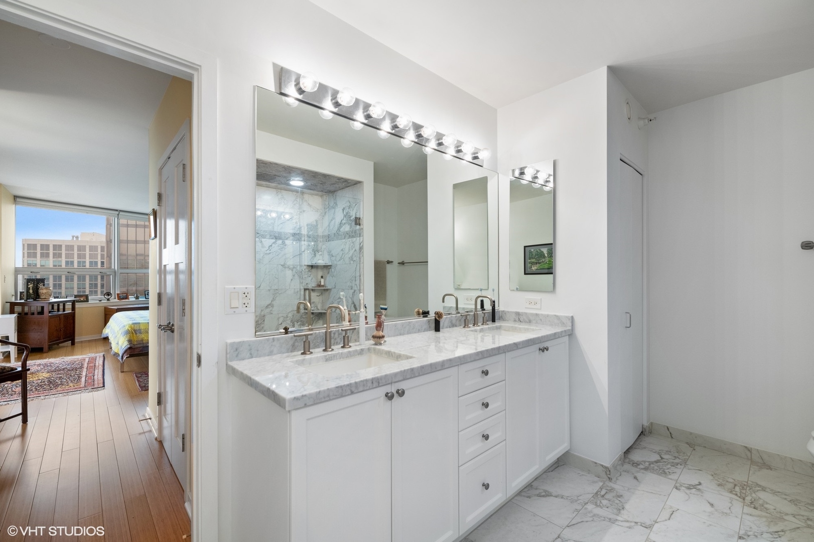 807 Davis Street Unit: 1806