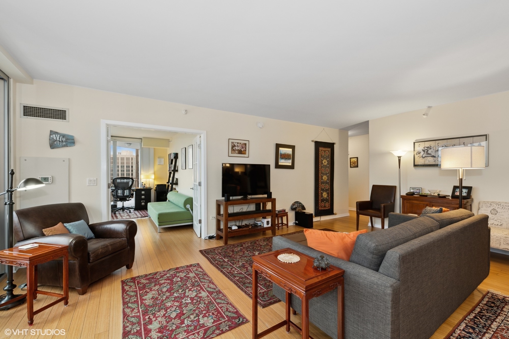 807 Davis Street Unit: 1806