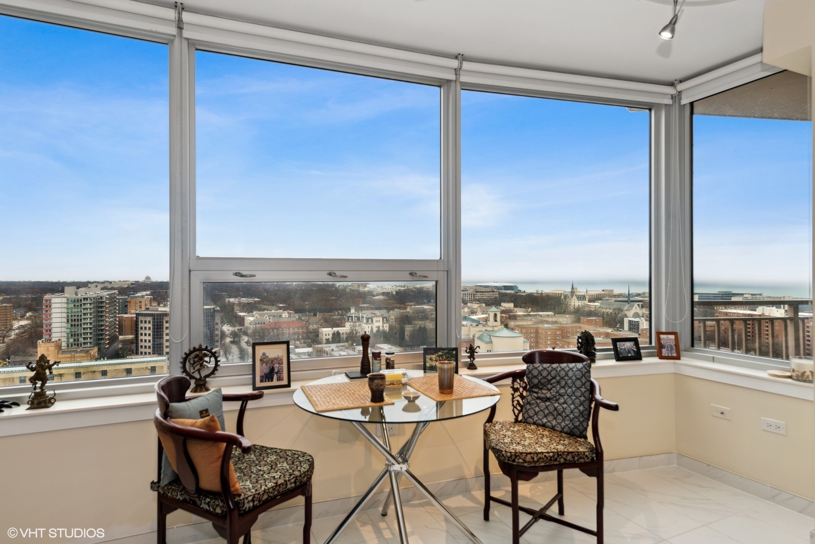 807 Davis Street Unit: 1806