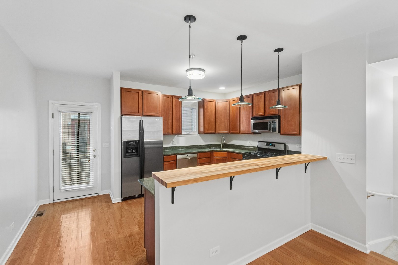521 Chicago Avenue Unit: H
