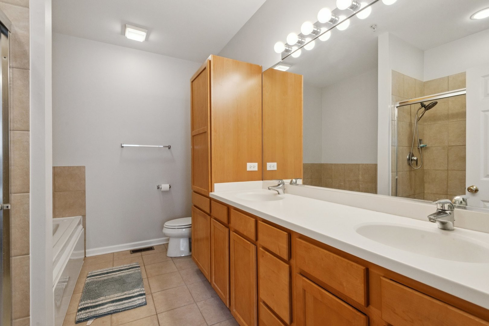 521 Chicago Avenue Unit: H