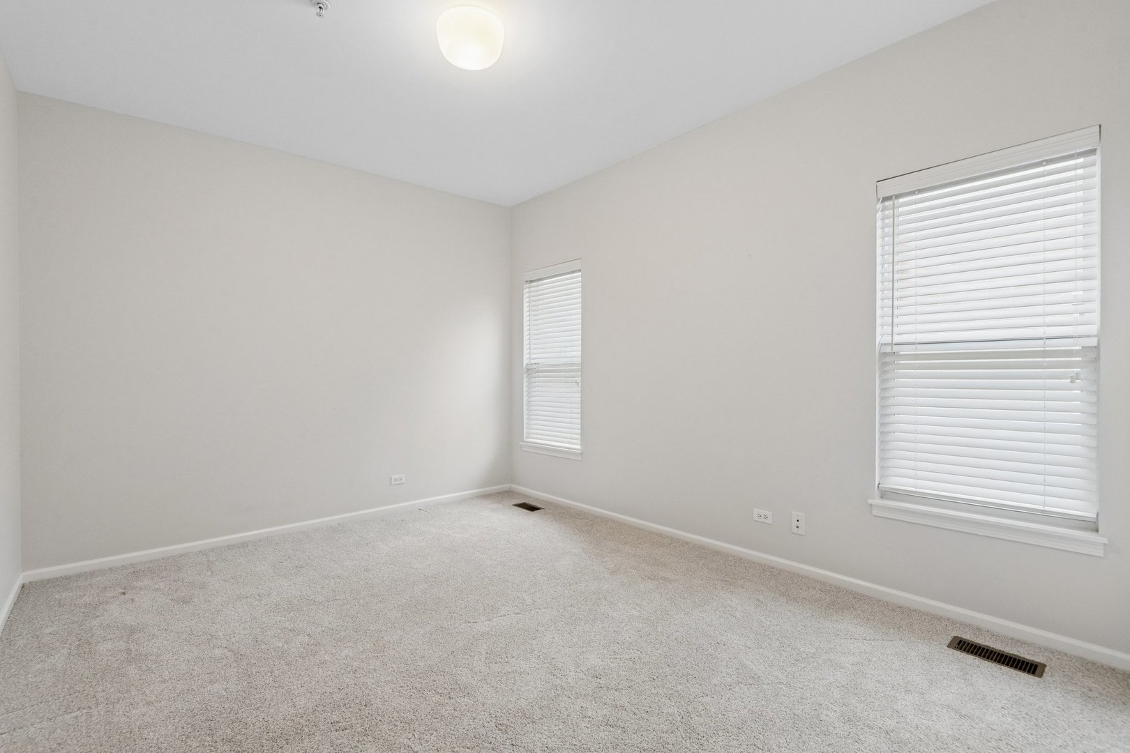 521 Chicago Avenue Unit: H