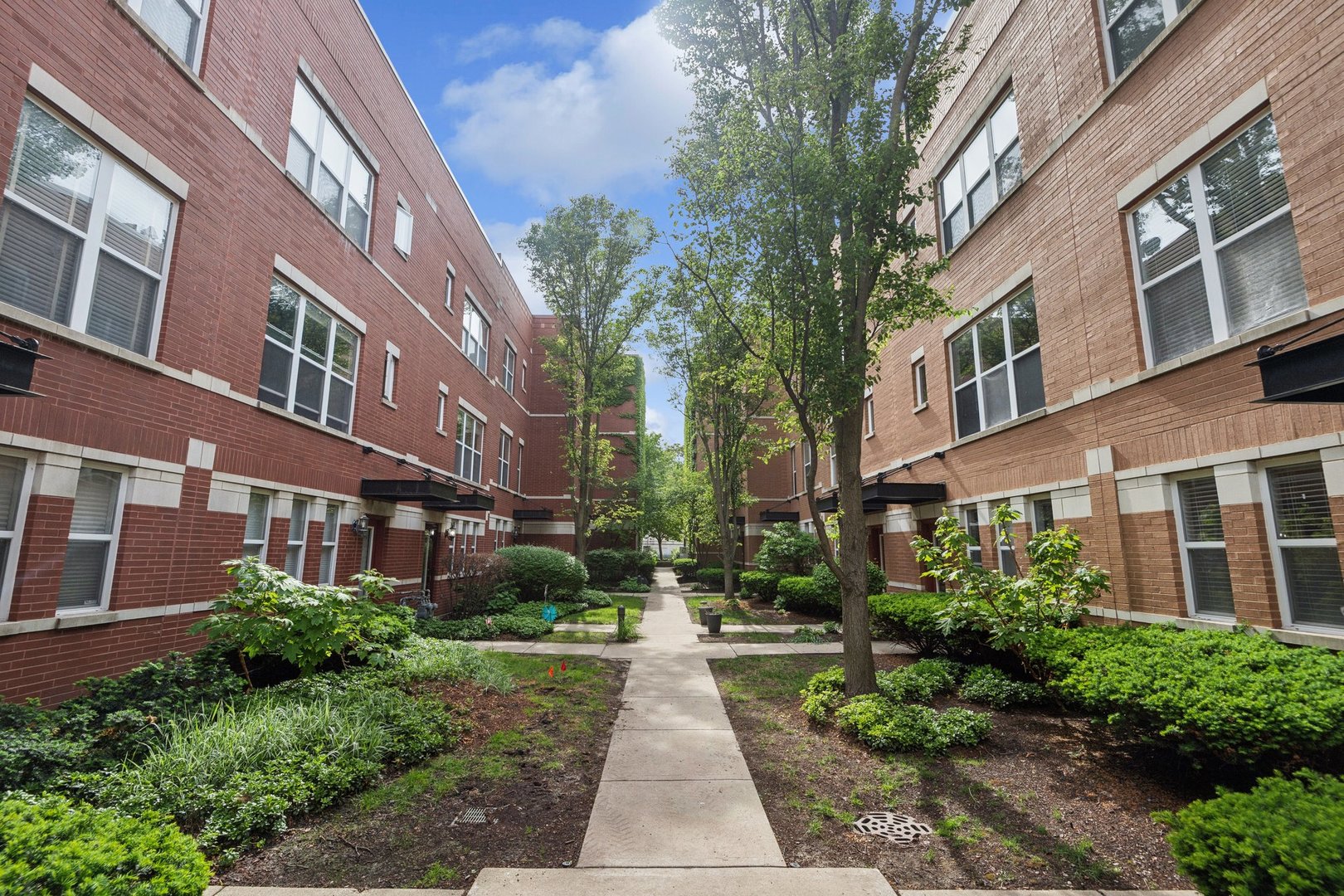 521 Chicago Avenue Unit: H