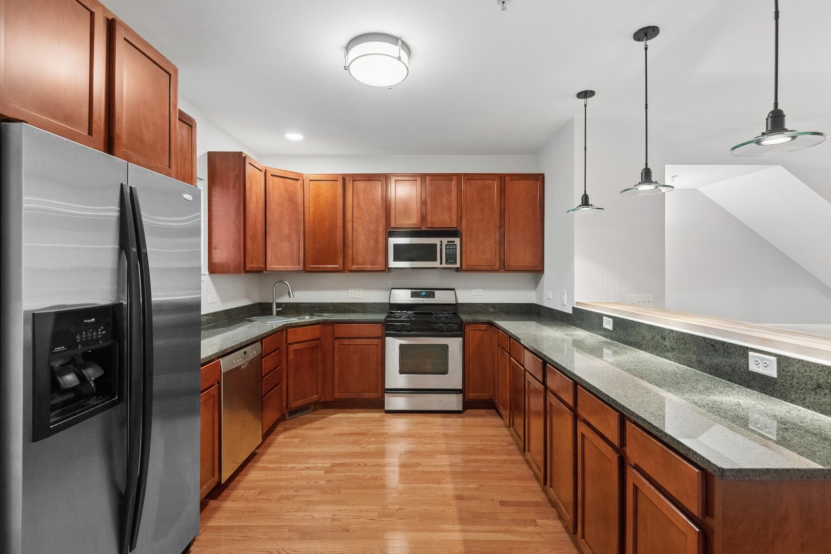 521 Chicago Avenue Unit: H