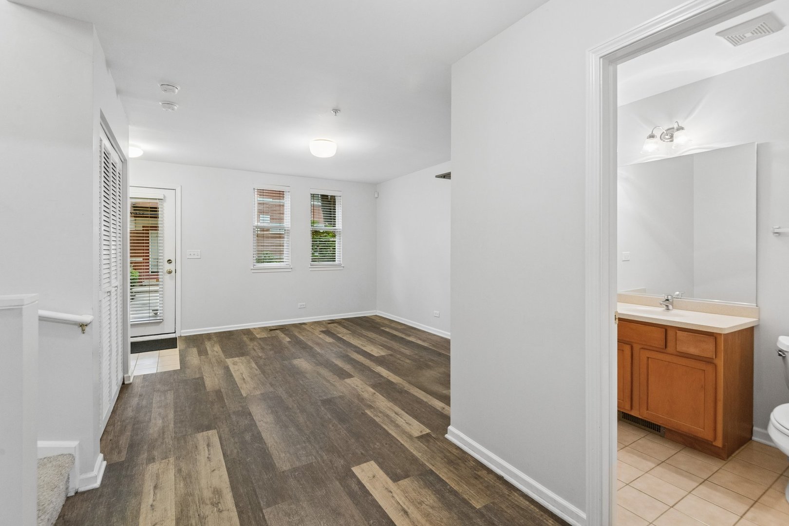 521 Chicago Avenue Unit: H