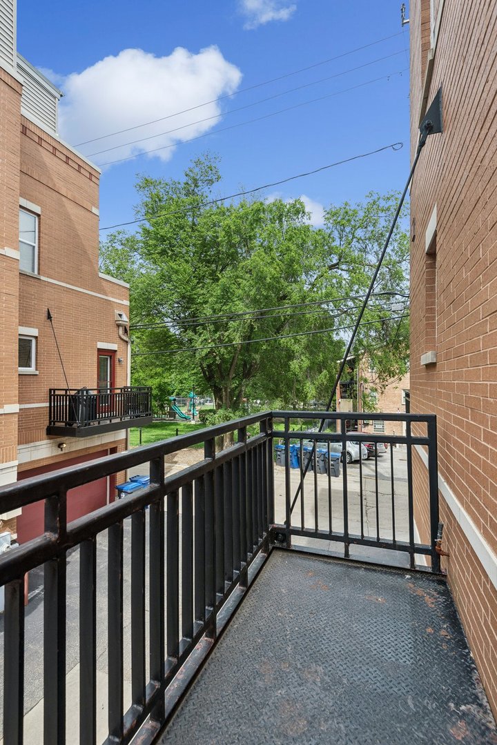 521 Chicago Avenue Unit: H