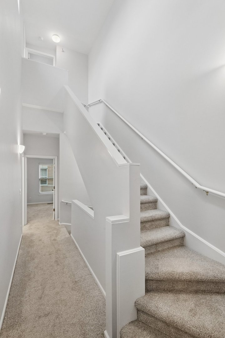 521 Chicago Avenue Unit: H