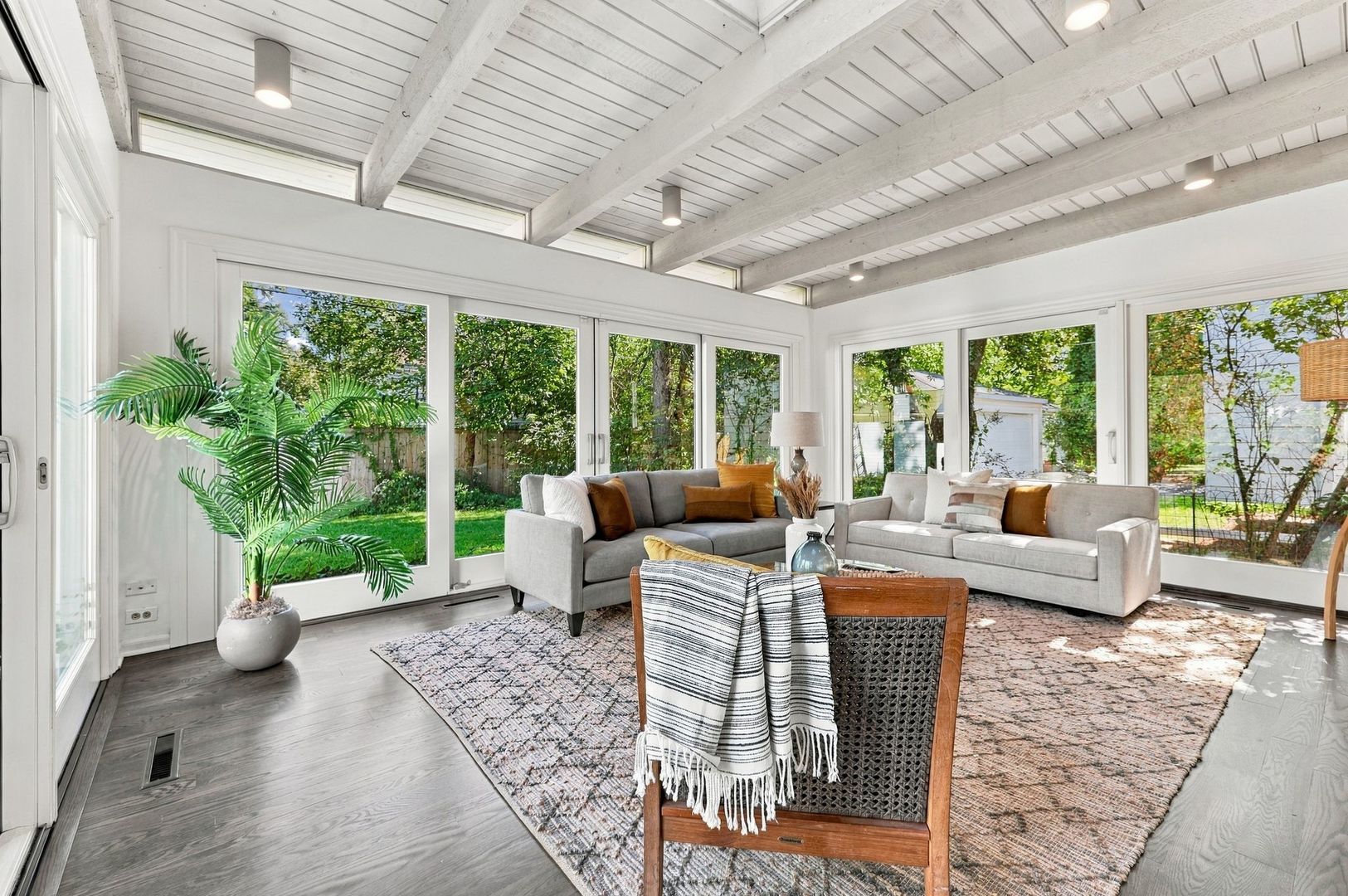 2111 Lincolnwood Drive