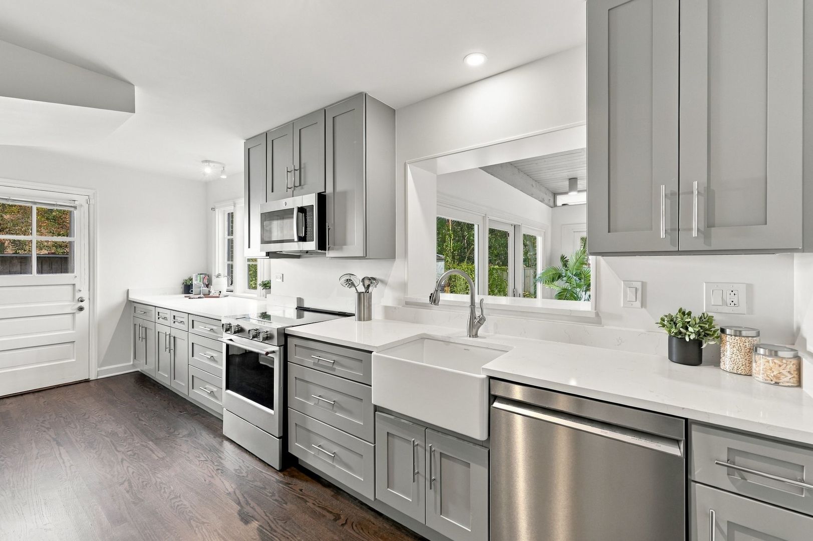 2111 Lincolnwood Drive