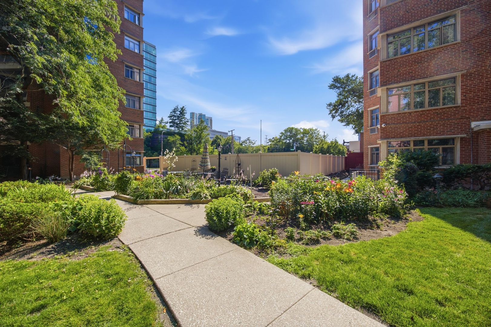 1862 Sherman Avenue Unit: 1NW