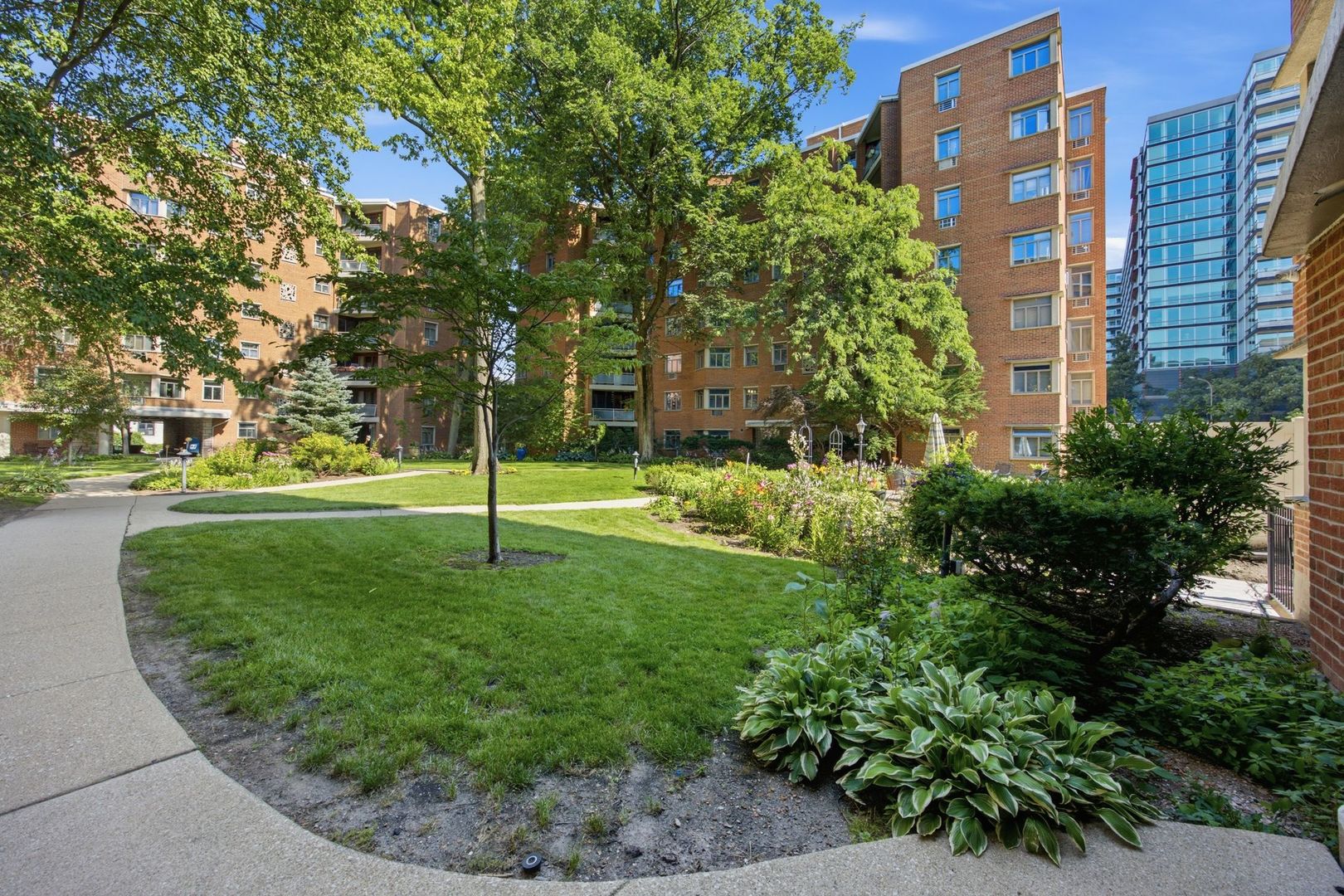 1862 Sherman Avenue Unit: 1NW