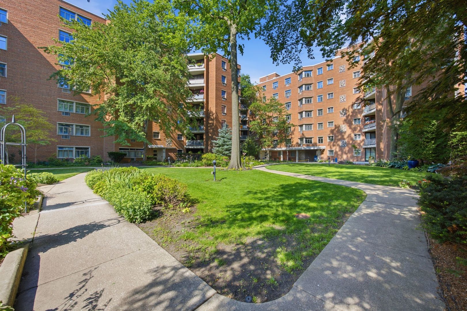 1862 Sherman Avenue Unit: 1NW