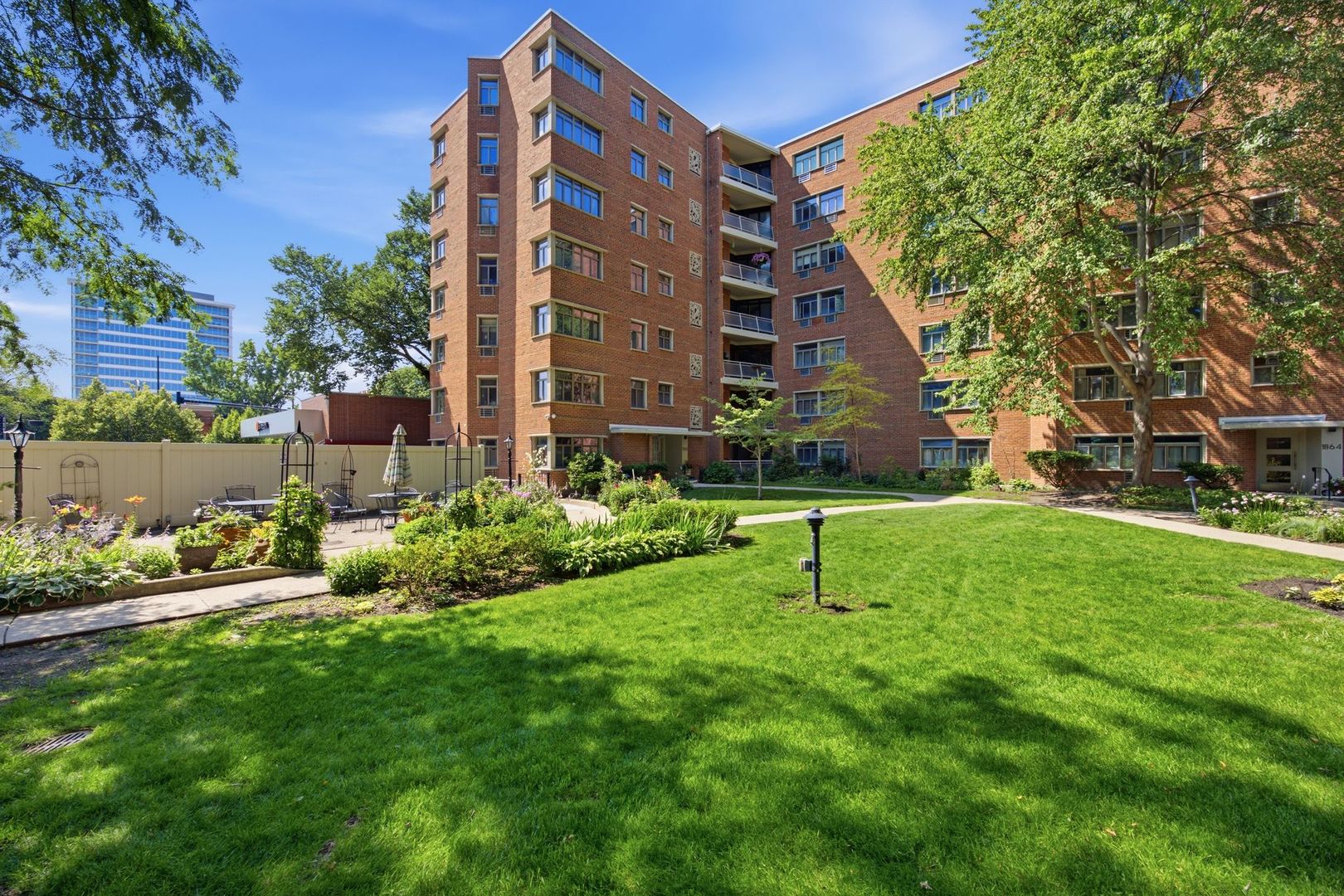 1862 Sherman Avenue Unit: 1NW