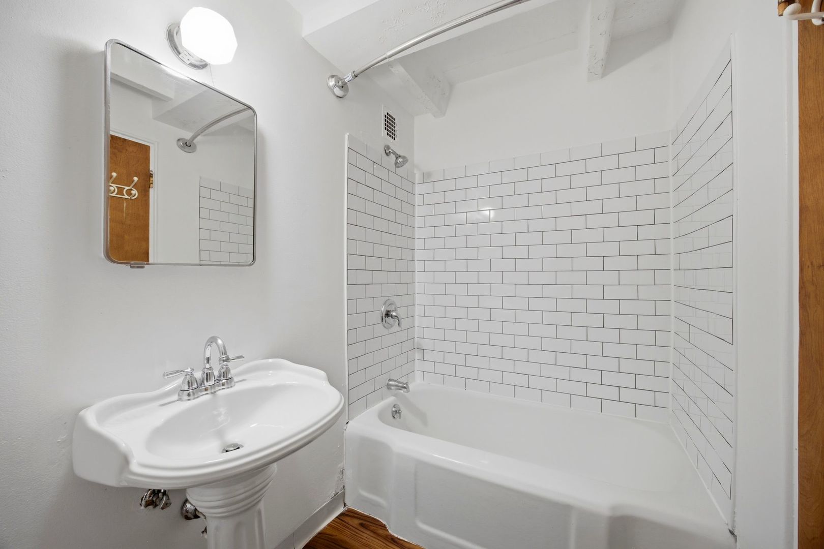 1862 Sherman Avenue Unit: 1NW