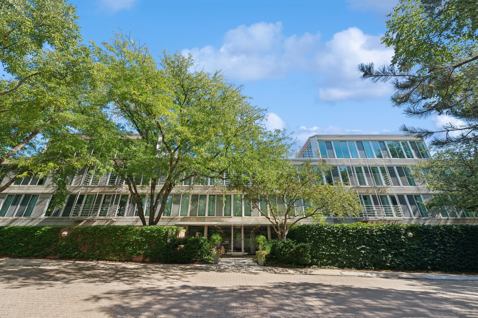 2525 Wellington Court Unit: 302