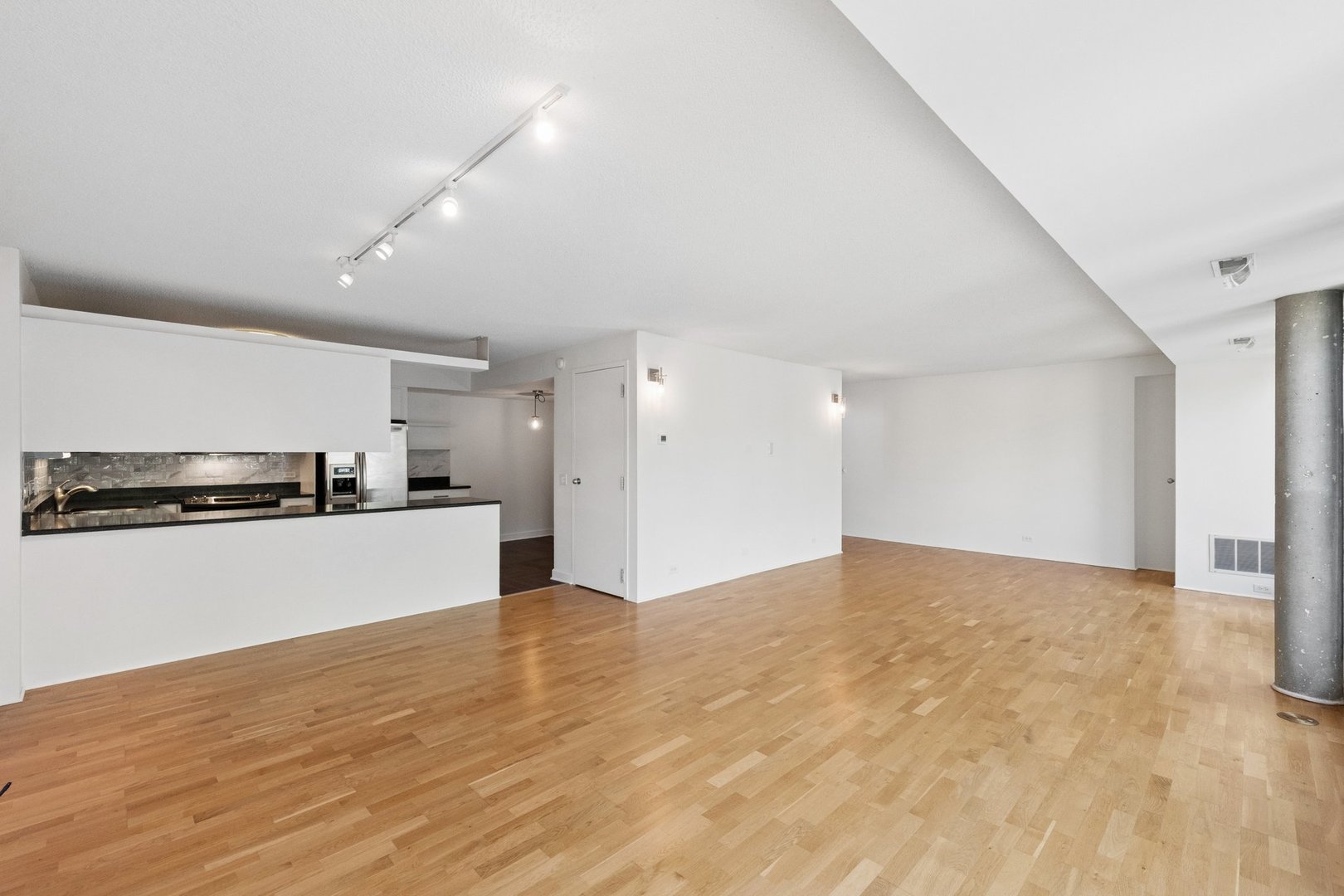 2525 Wellington Court Unit: 302