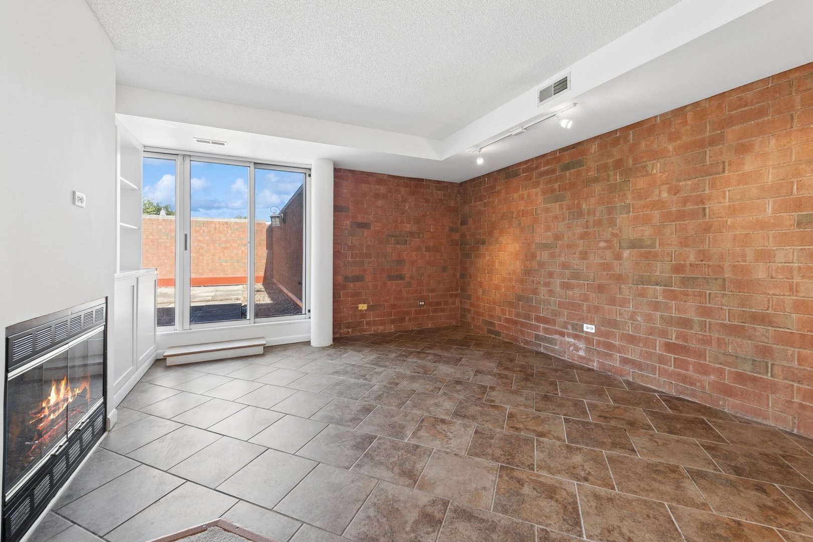2525 Wellington Court Unit: 302