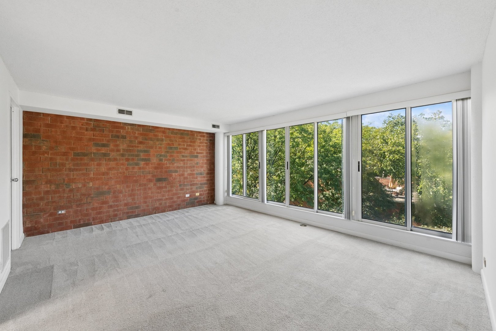2525 Wellington Court Unit: 302