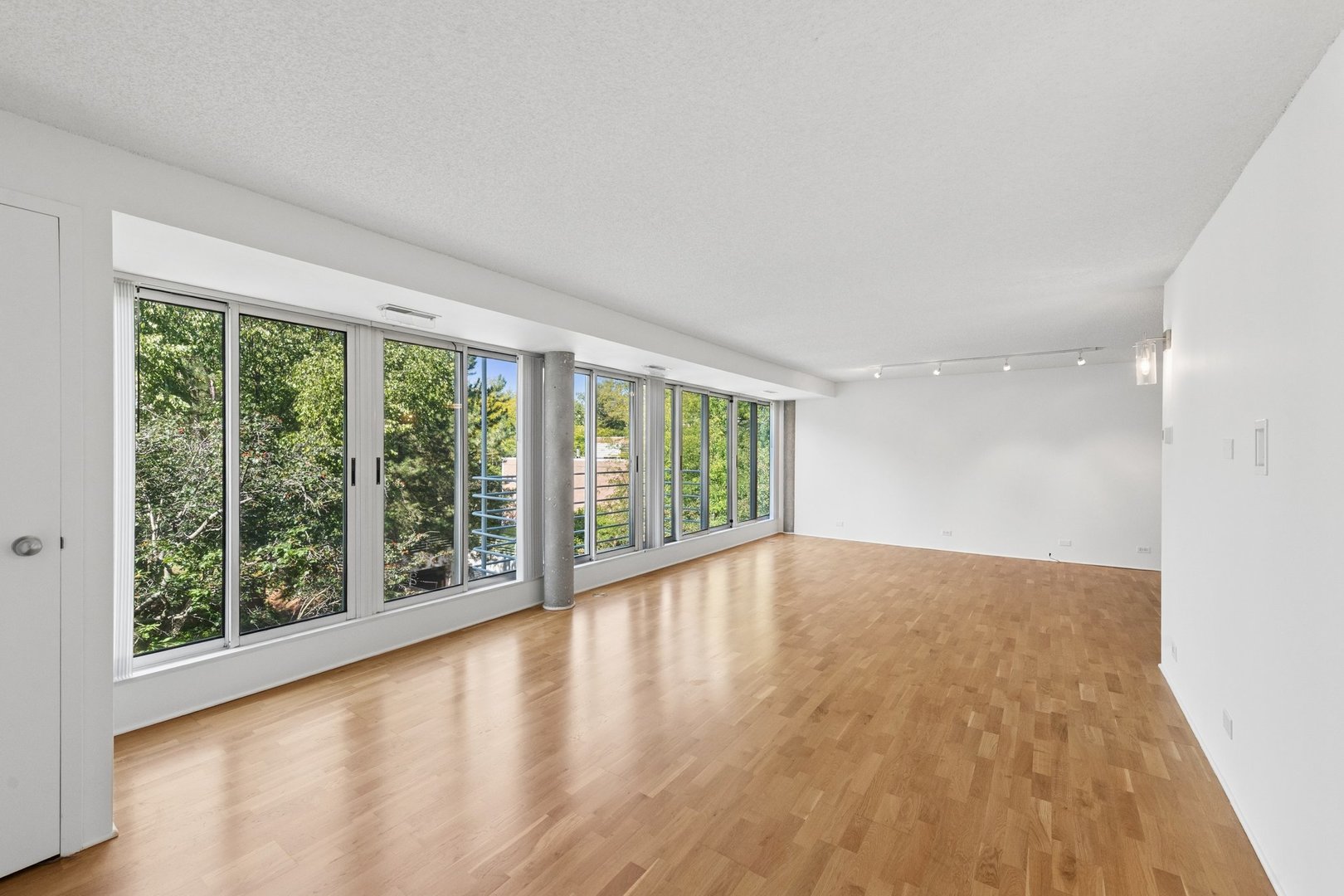 2525 Wellington Court Unit: 302
