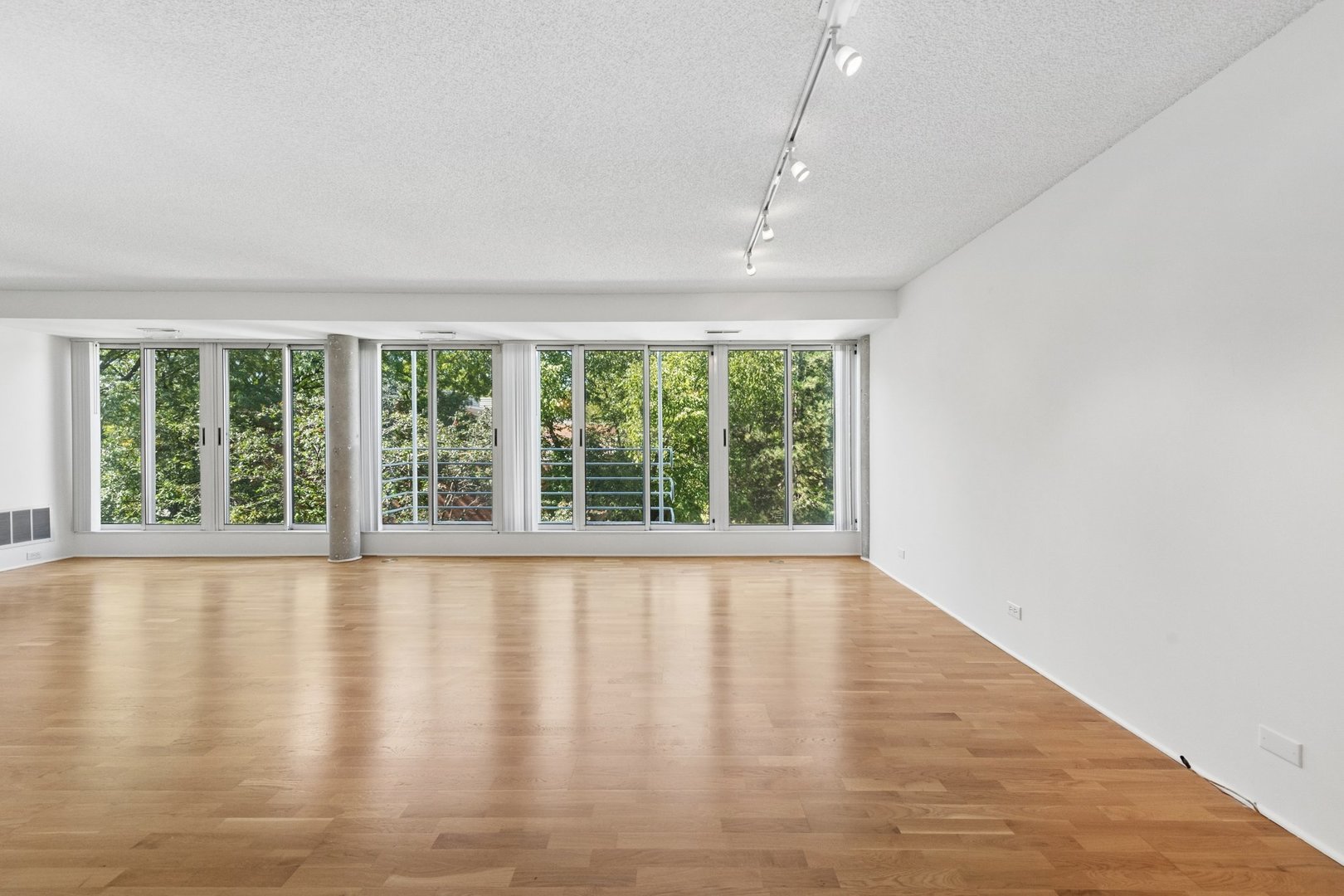 2525 Wellington Court Unit: 302