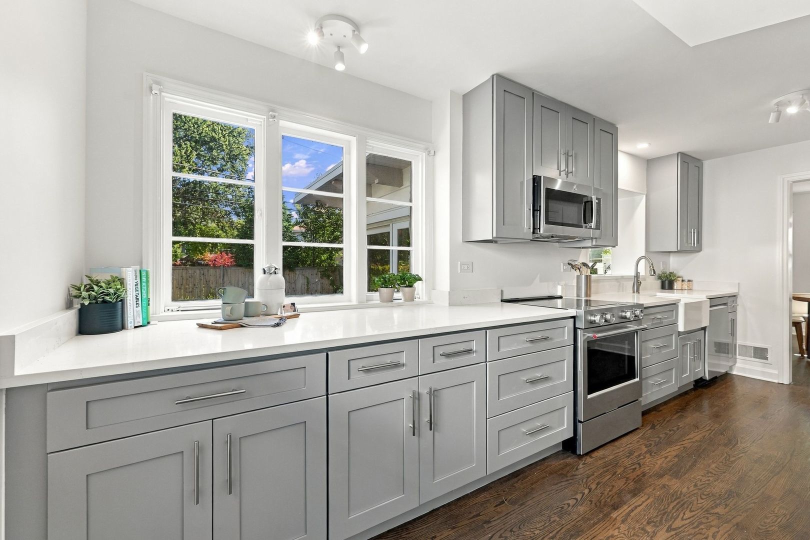 2111 Lincolnwood Drive