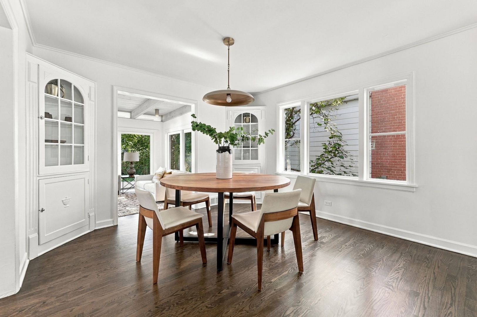 2111 Lincolnwood Drive