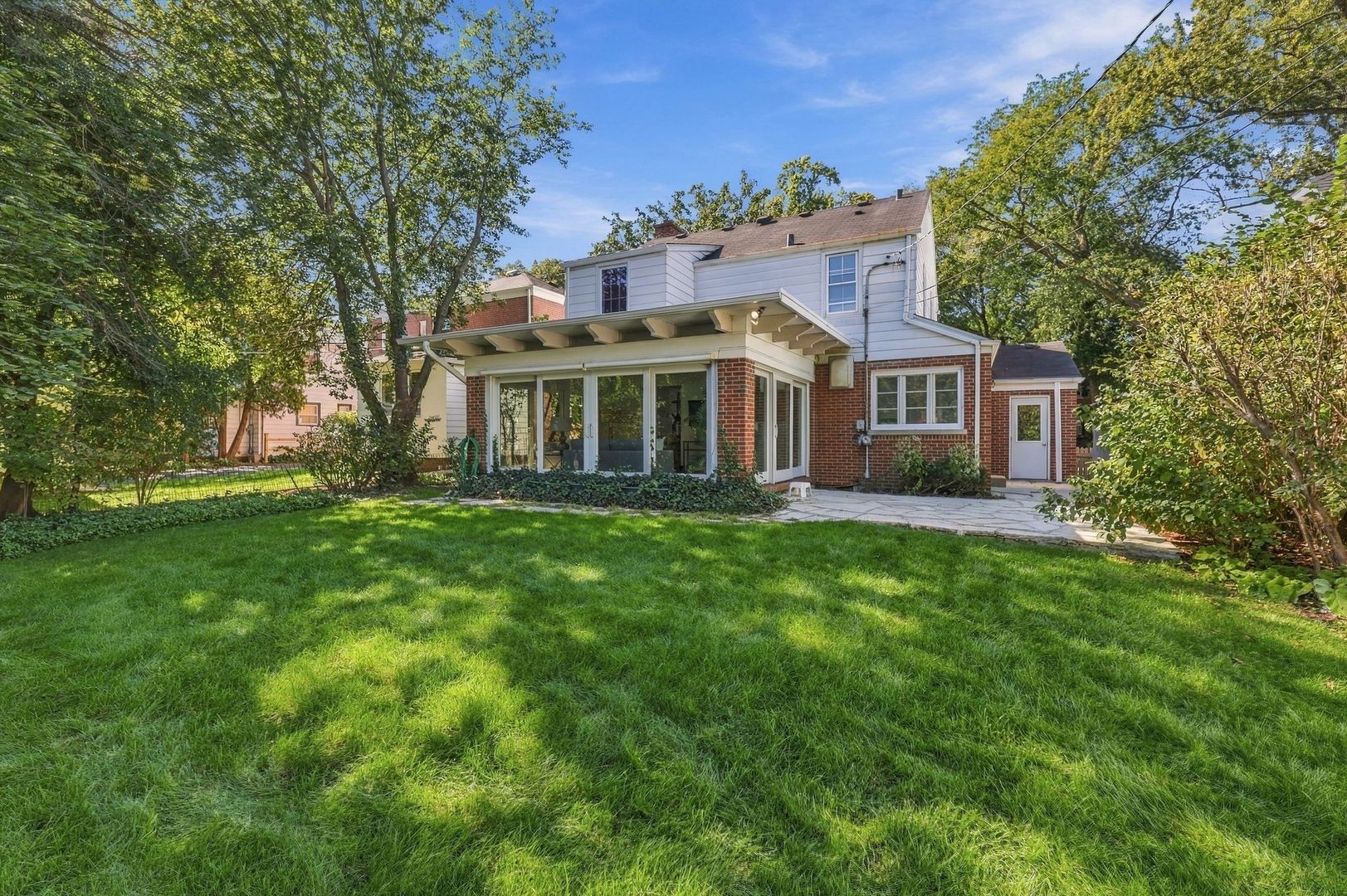 2111 Lincolnwood Drive