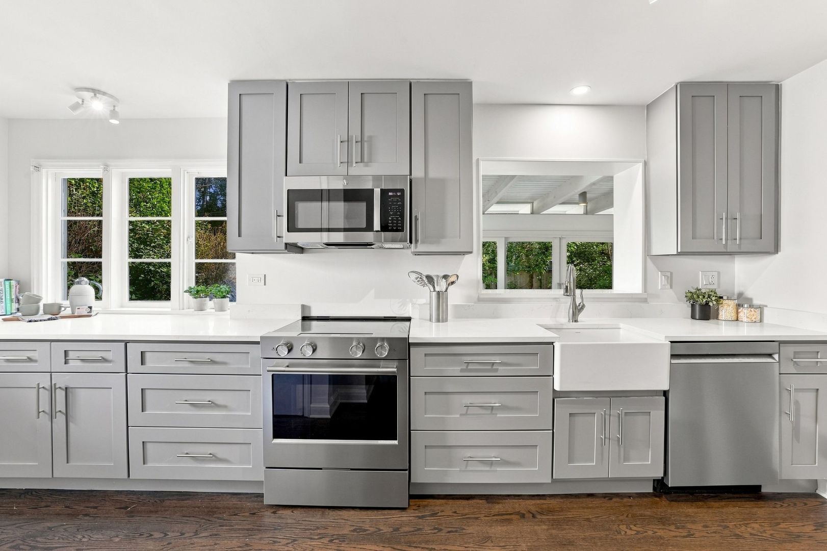 2111 Lincolnwood Drive