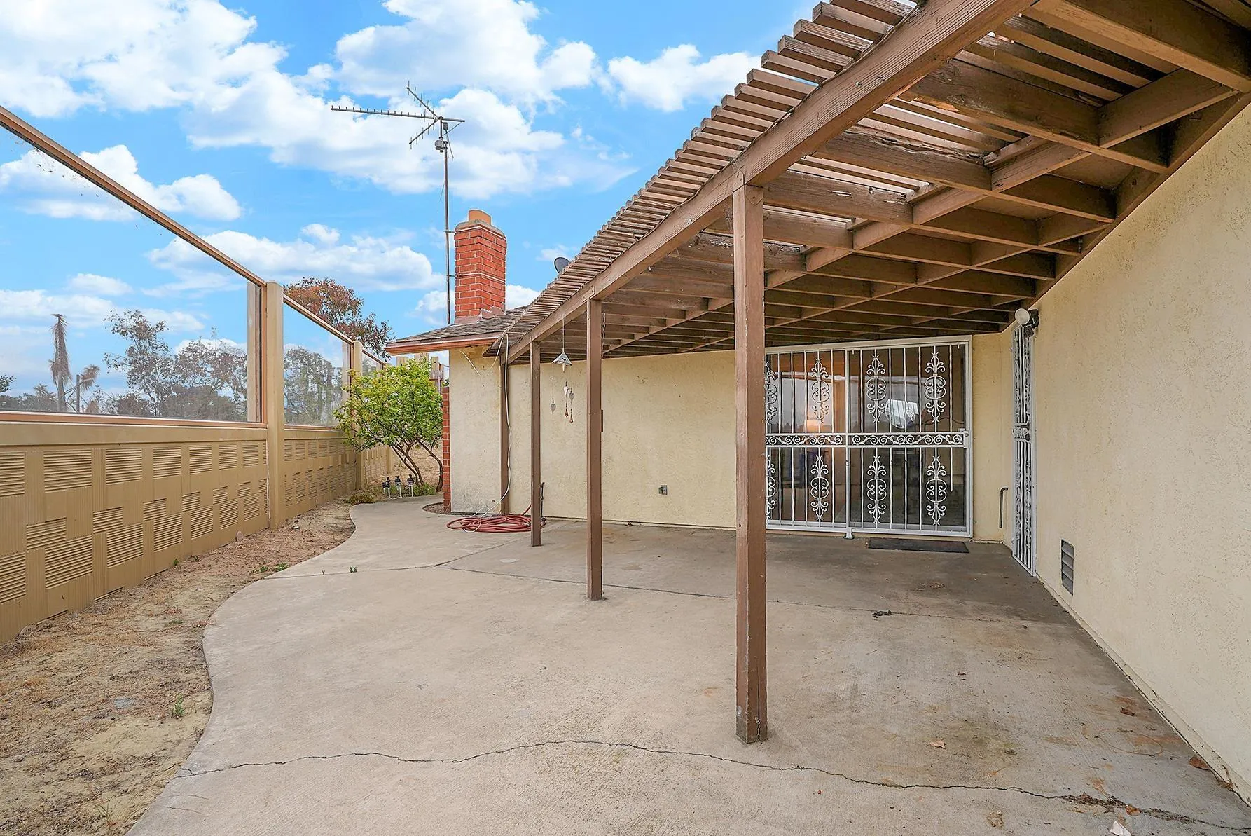 945 Nacion Avenue