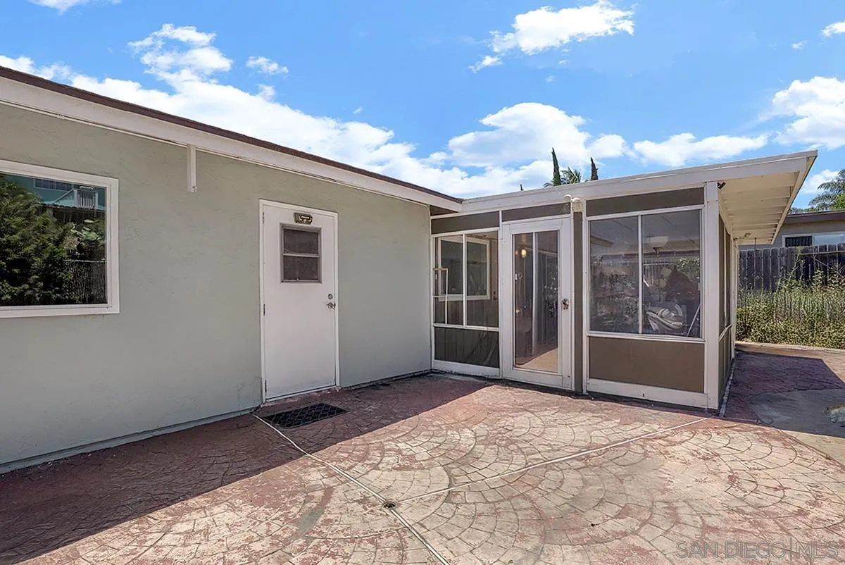 475 Rivera Ct