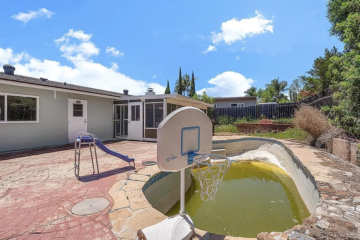 475 Rivera Ct