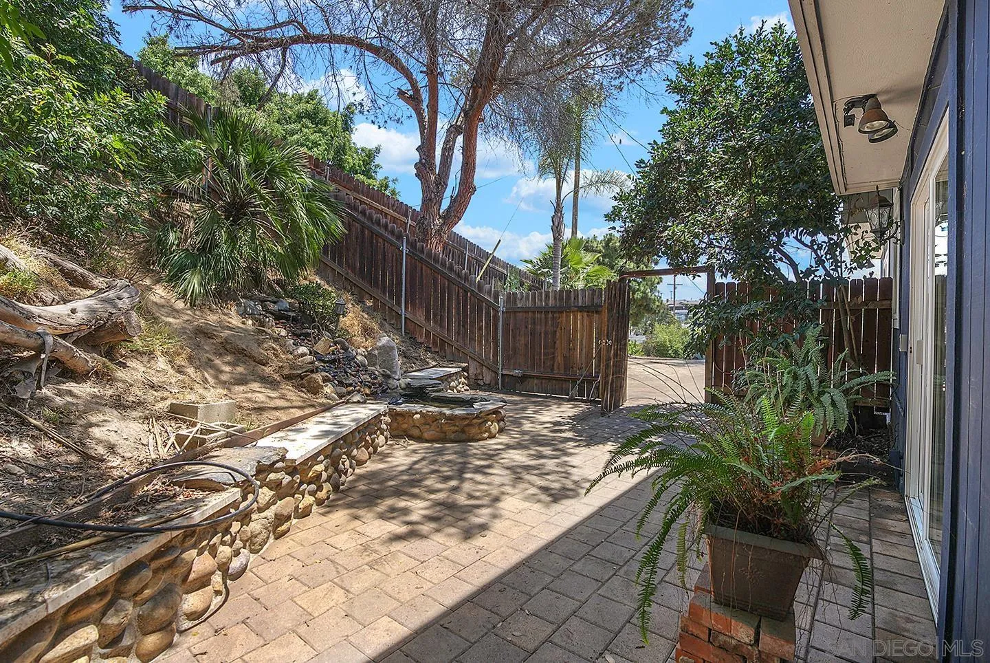 1912 Shirley Ln